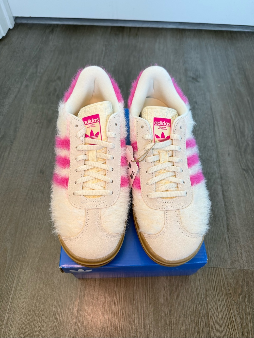 NWT Women’s Adidas Gazelle Bold Size 7 Shock Pink White Gold Brand New Sneakers! - Picture 3 of 14